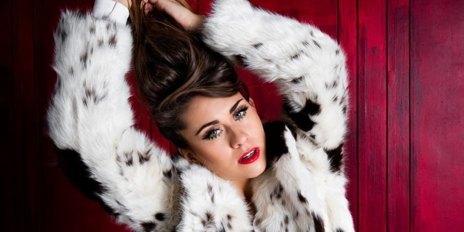 03.14 JUSTĖS KRAUJELYTĖS KONCERTAS. 90′ DISCO / FUNK //  KOLONADA