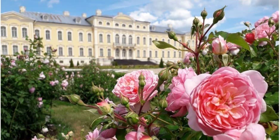 Прогулка по Бауске, дворец и розы в Рундале