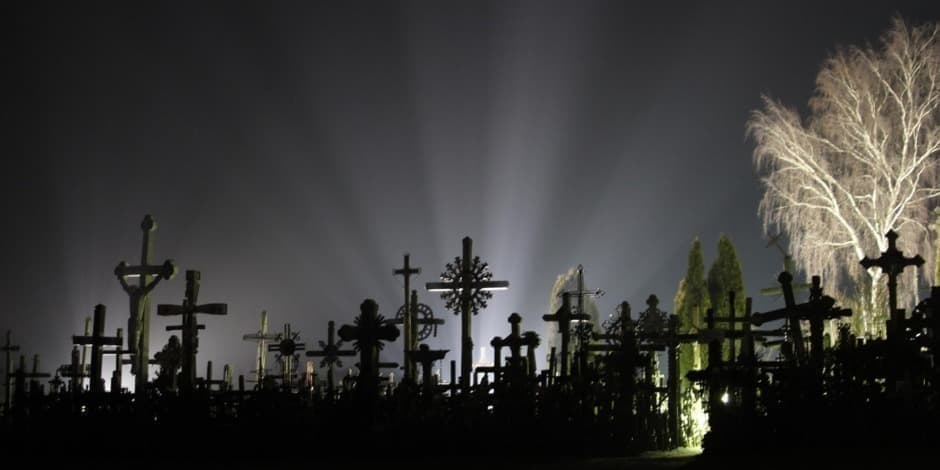 Naktinė Kryžių kalno ekskursija „Paslapčių takais su vienuoliu“