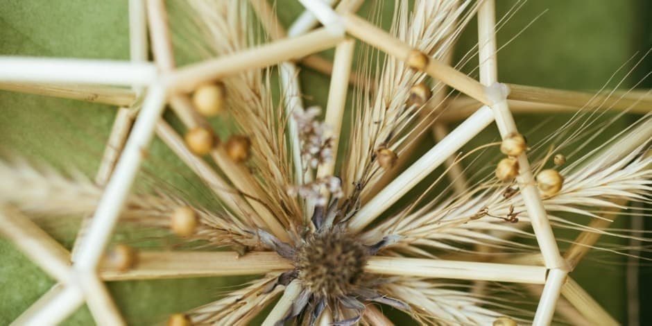 Šiaudinių Kalėdų žvaigždžių rišimo dirbtuvės