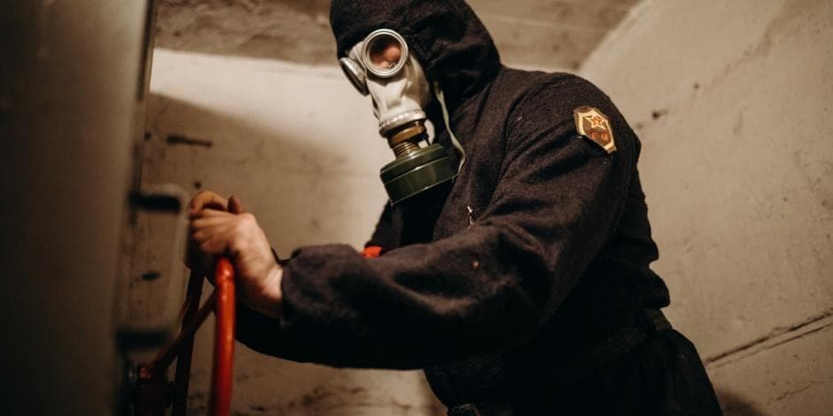 Tour in Cold War-era bunker