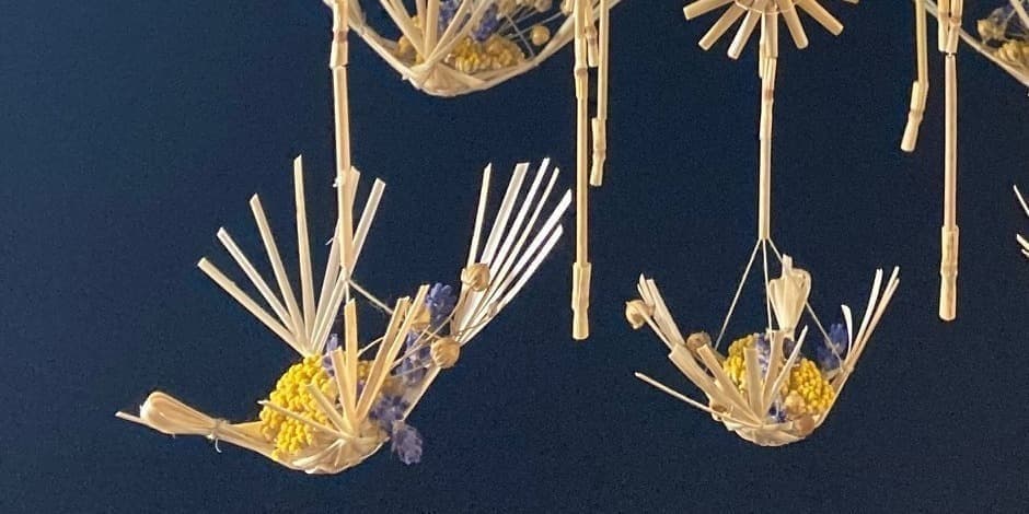 Šiaudinių paukštukų rišimo dirbtuvės RUOŠIAMĖS VELYKOMS