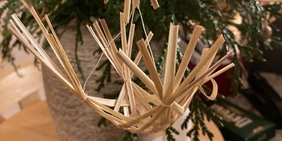 Šiaudinių paukštukų rišimo dirbtuvės RUOŠIAMĖS VELYKOMS