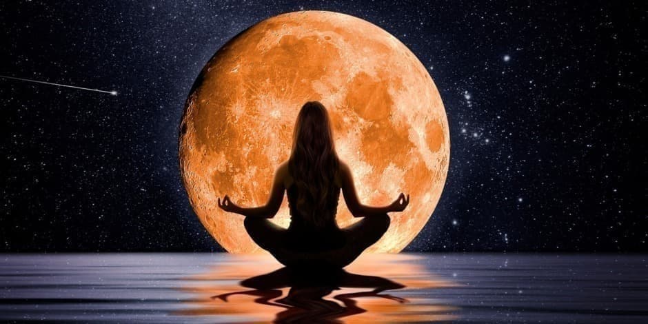 Mėnulio pilnaties meditacija