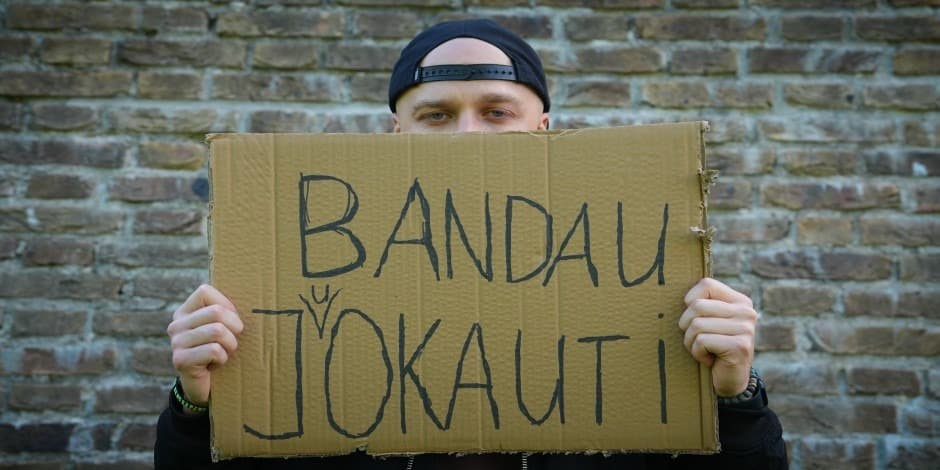 Tomaš Rynkevič Stand Up: Bandau juokauti.