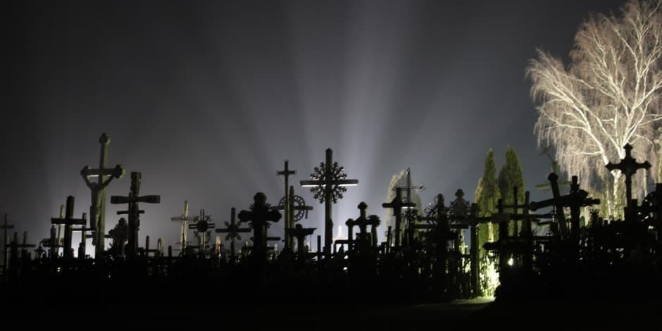 Naktinė ekskursija Kryžių kalne „Paslapčių takais su vienuoliu"