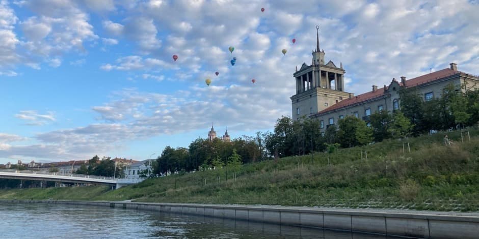 "Mūsų dienos - kaip šventė". Ekskursija plaukiant Nerimi su S. Nėries eilėraščiais ir dainomis