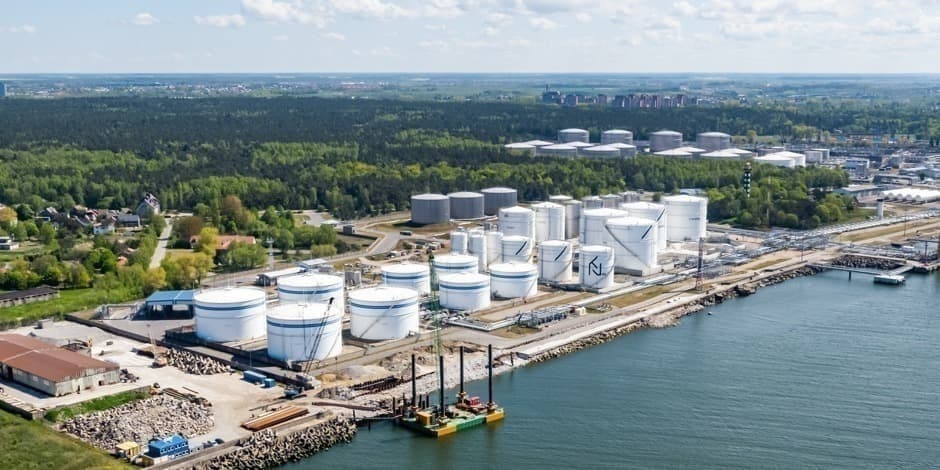 Uostas atveria duris: nemokama ekskursija „KN Energies“ Klaipėdos skystųjų energijos produktų terminale