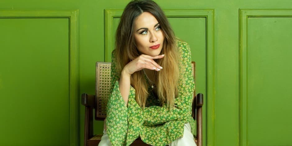 11.07 JUSTĖS KRAUJELYTĖS KONCERTAS. 90′ DISCO / FUNK //  KOLONADA